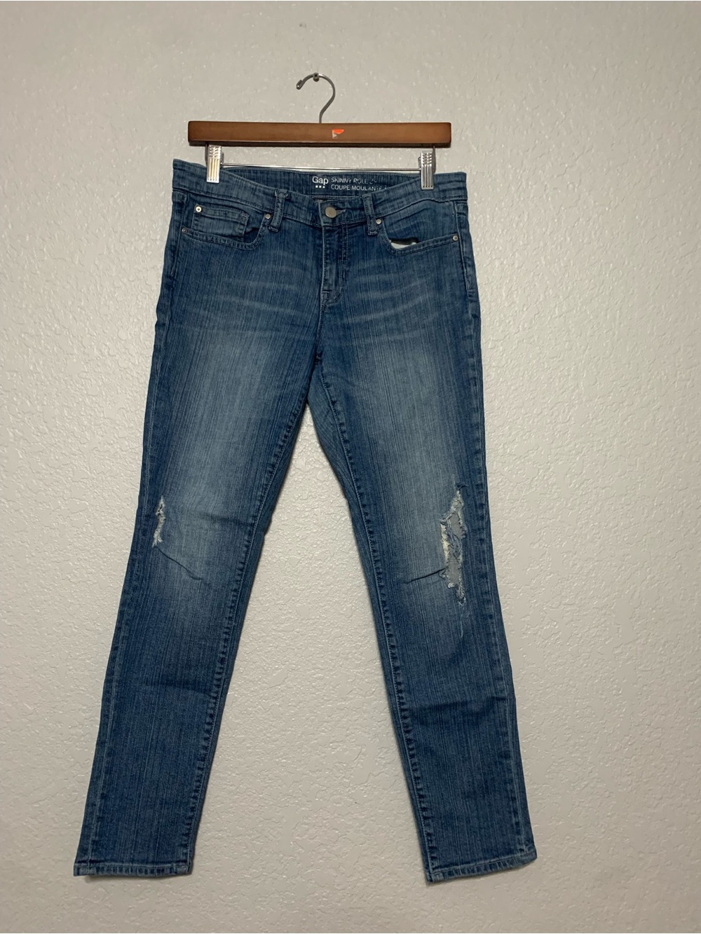 GAP Women's Skinny Jeans in Medium Blue with Knee Distress
